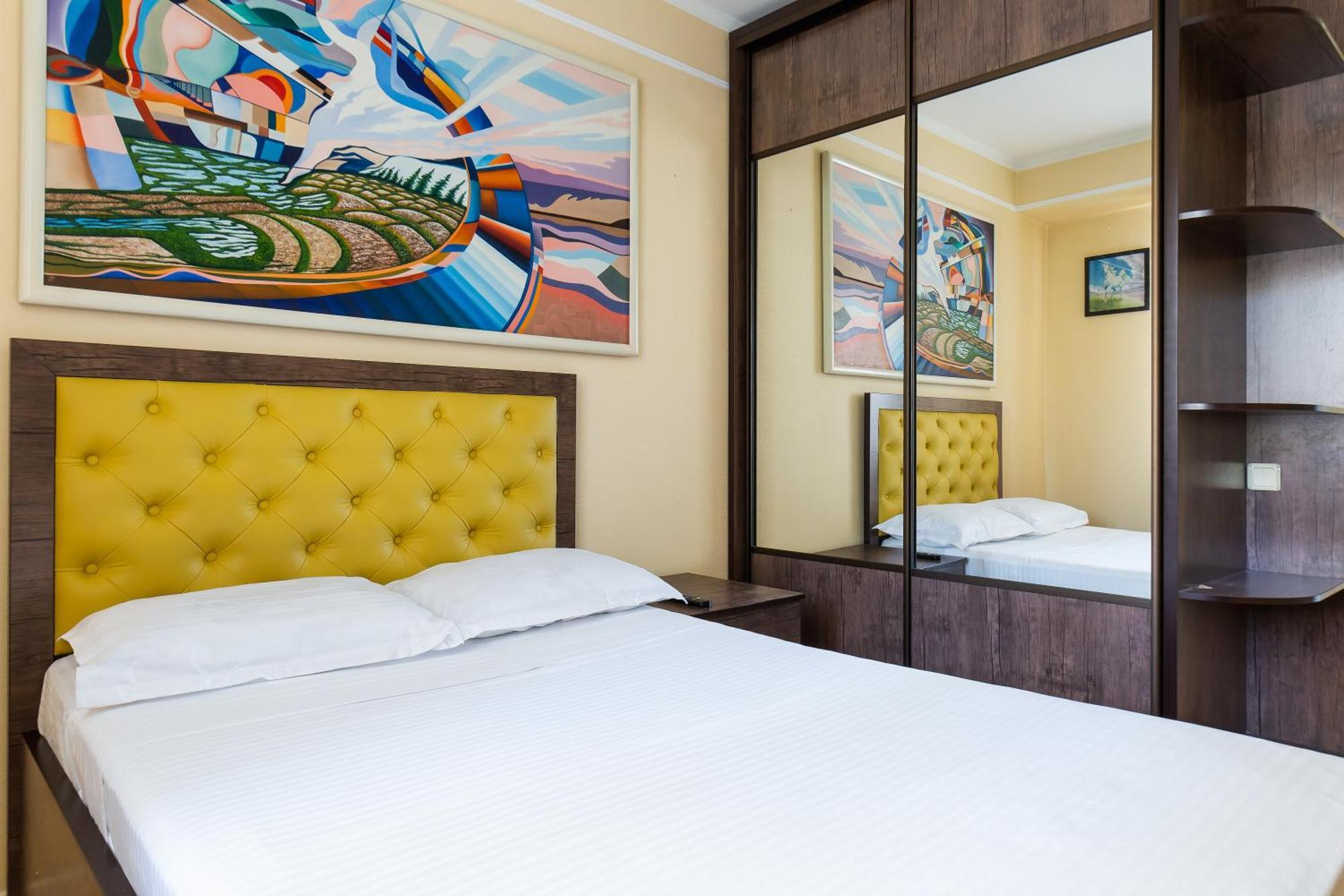 Downtown Big Apartment Tashkent Esterno foto